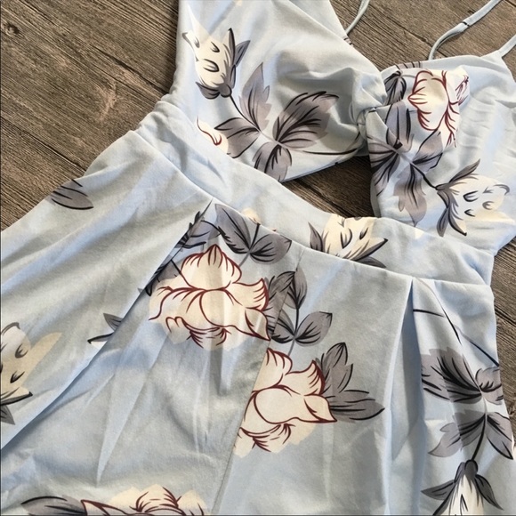 🆕Light Blue Floral Back Tie Romper - Picture 7 of 7